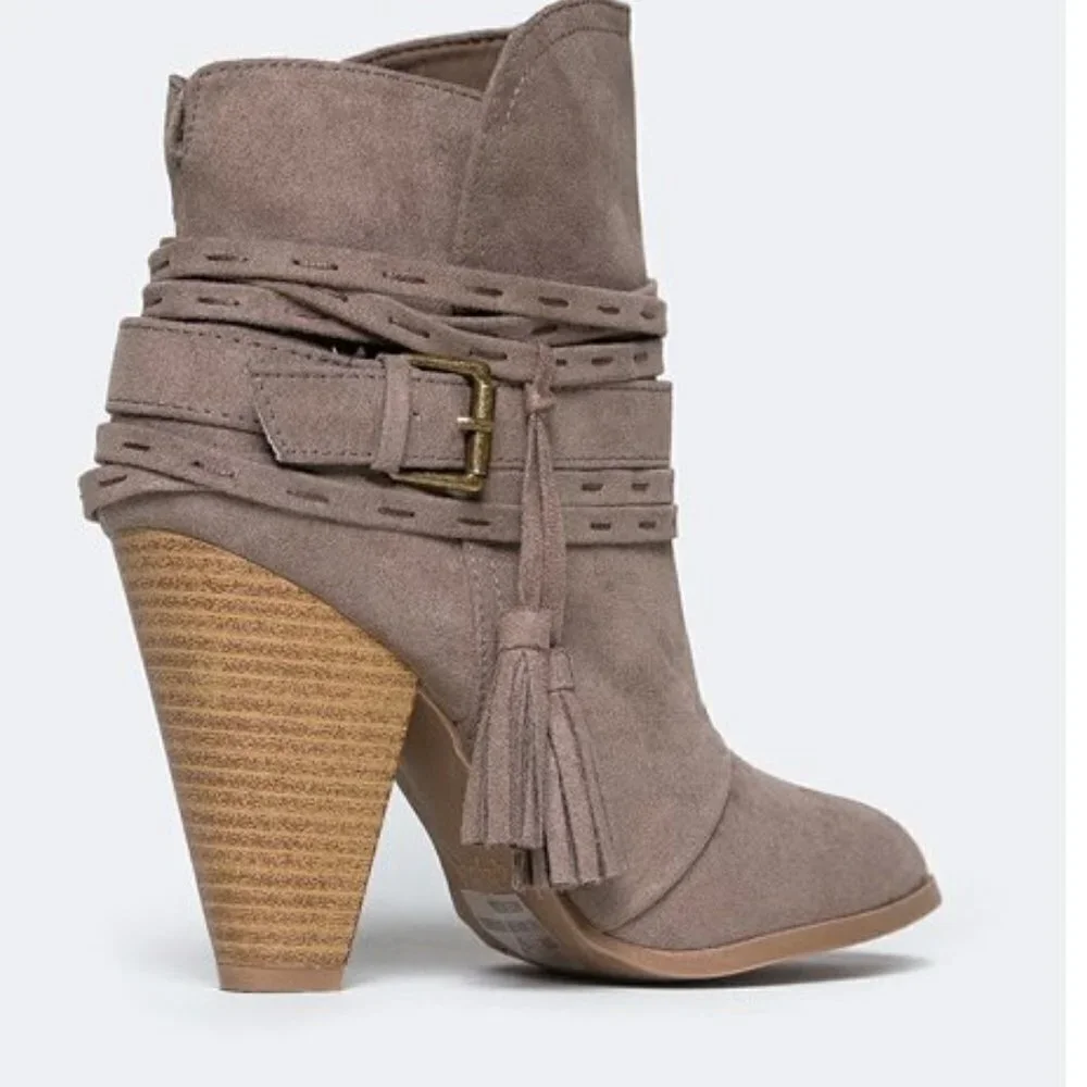 Qupid Raelynn 32 Taupe Strappy Buckle Chunky Stacked Heeled Booties 6